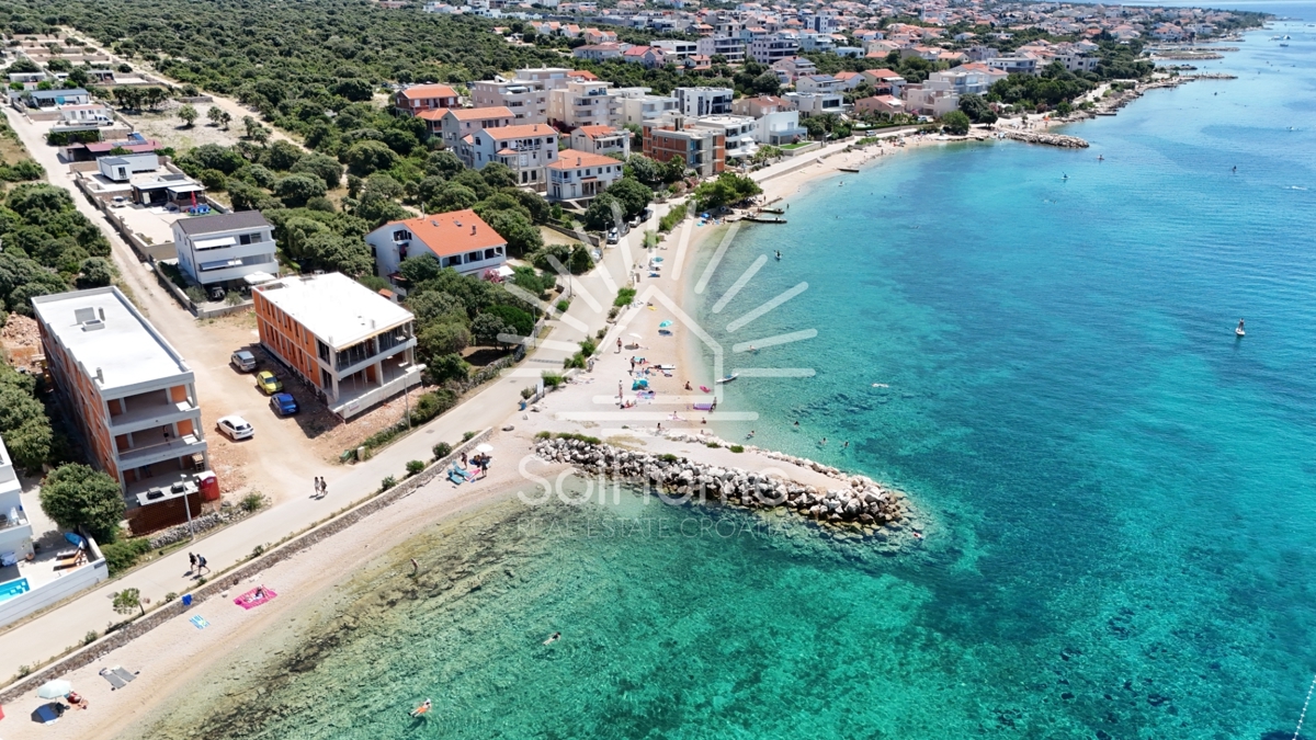 Razkošni apartmaji ob morju na Hrvaškem / Mandre / Pag