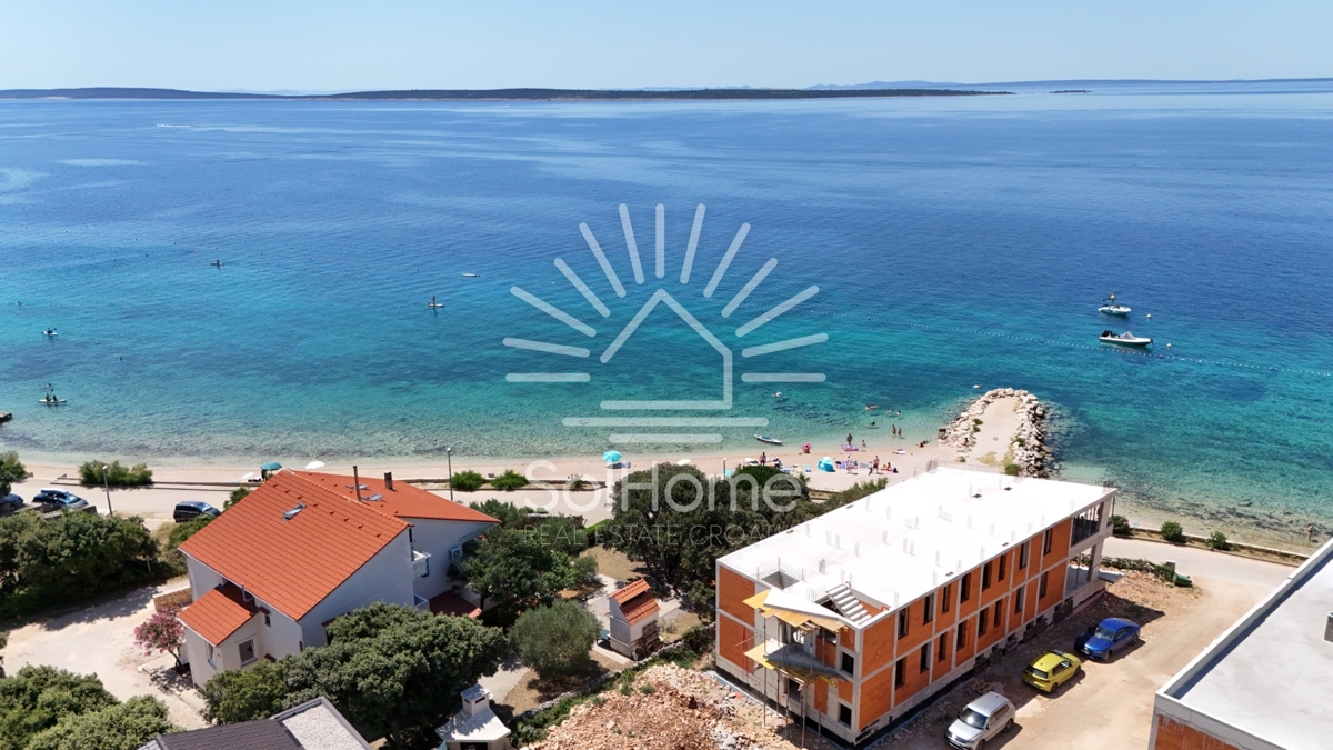 Razkošni apartmaji ob morju na Hrvaškem / Mandre / Pag