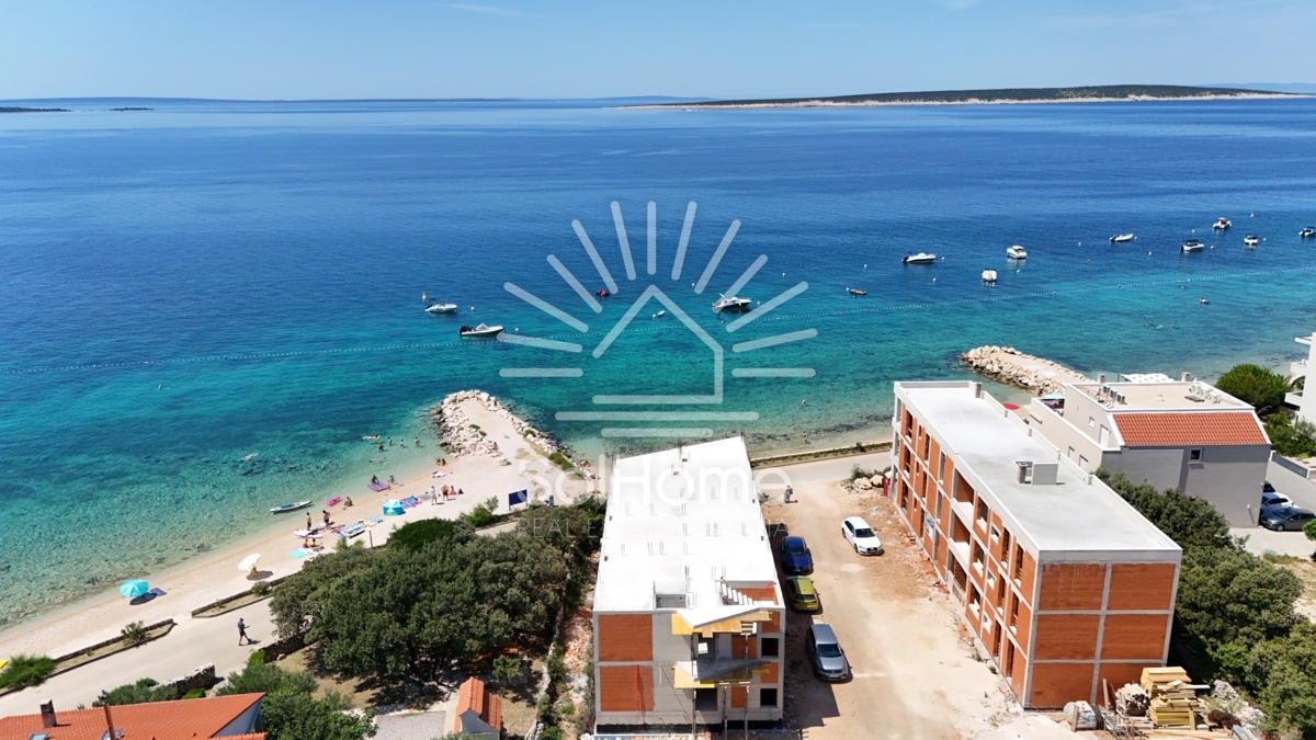 Razkošni apartmaji ob morju na Hrvaškem / Mandre / Pag