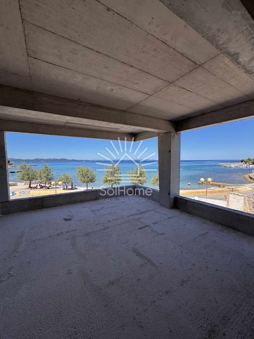 Razkošni penthouse apartmaji neposredno ob morju v Diklem/Zadru