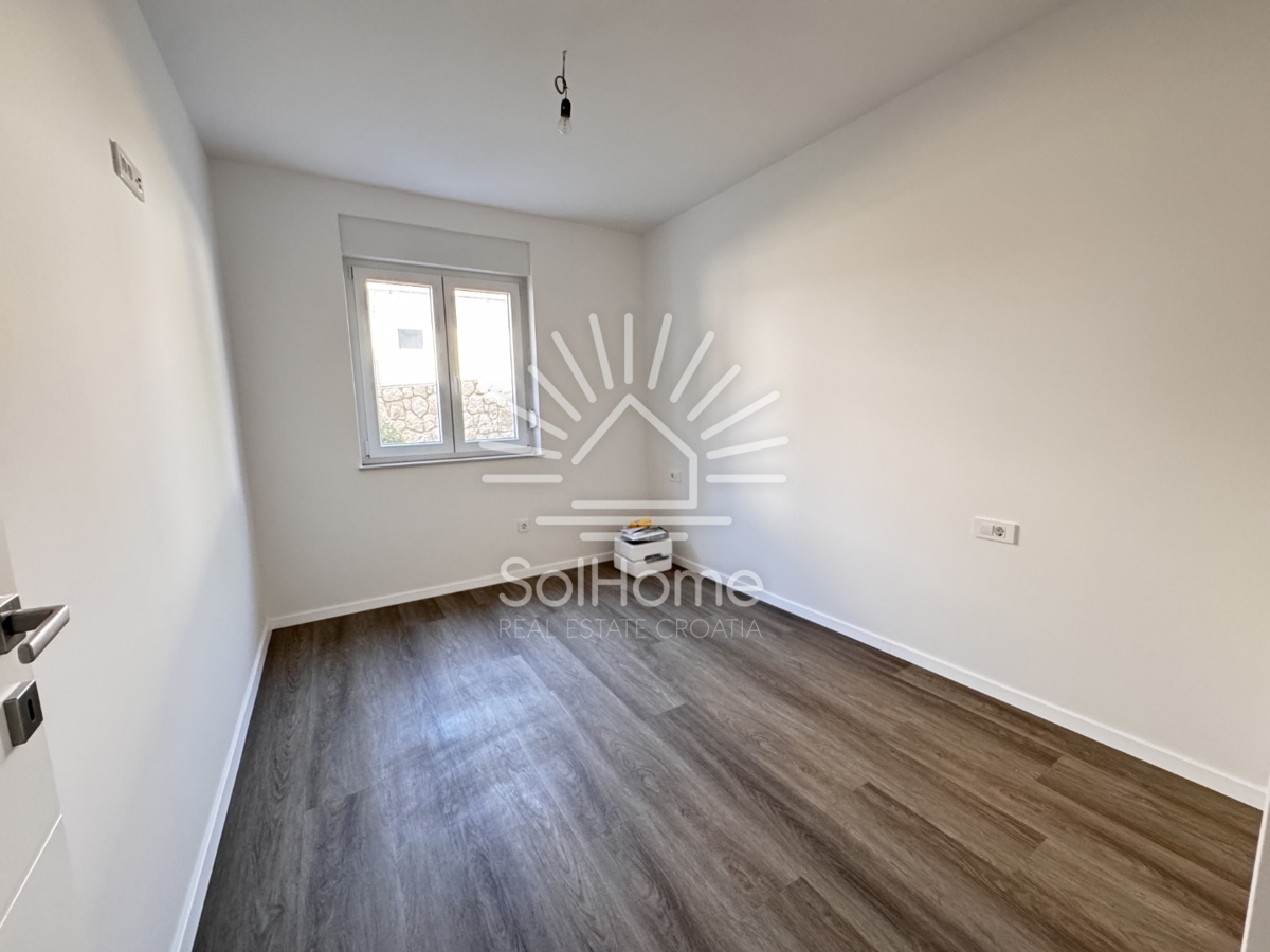 Apartmaji s pogledom na morje v Novalji / Hrvaška