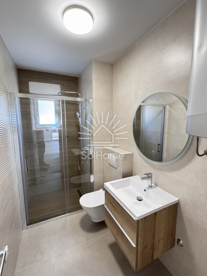 Apartmaji s pogledom na morje v Novalji / Hrvaška