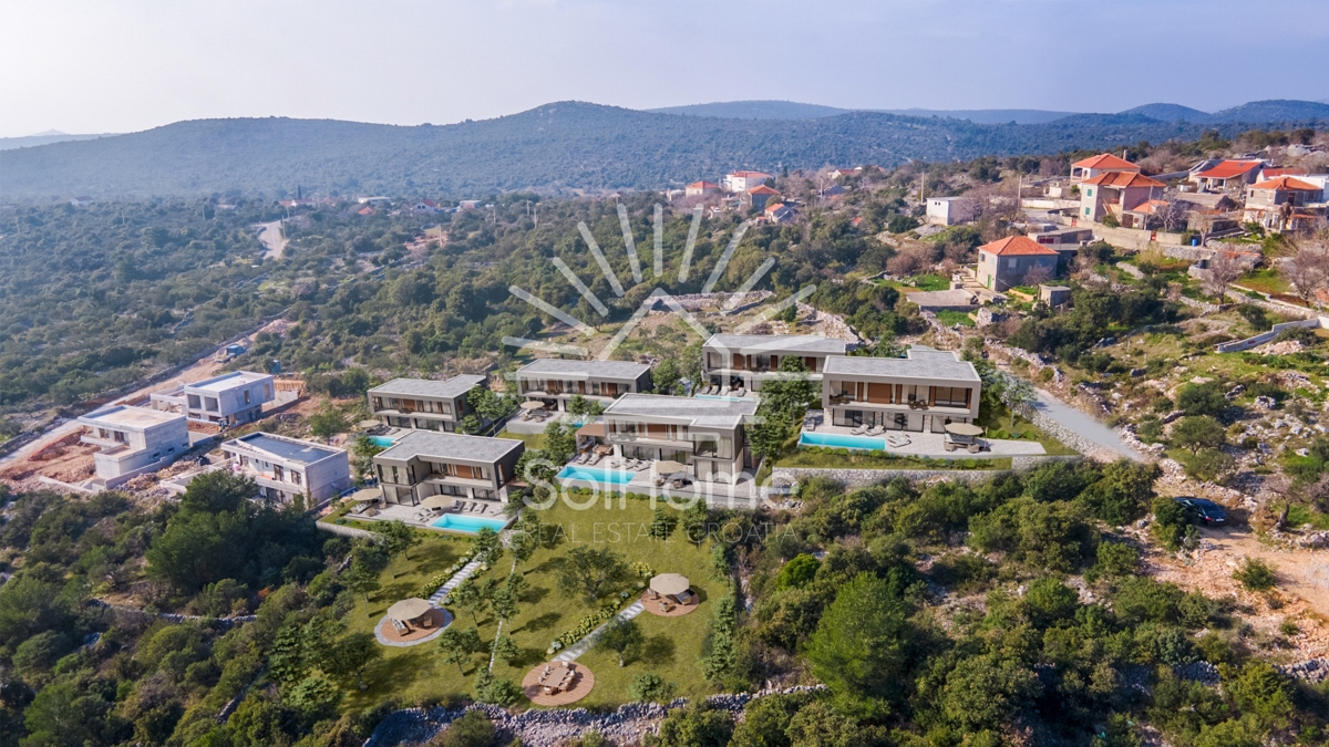 Razkošne vile s pogledom na morje v bližini Trogirja / Vinišće