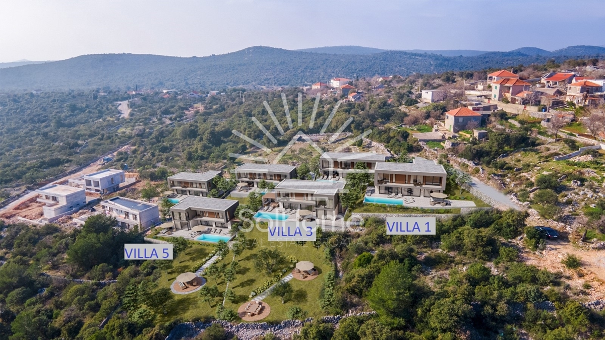 Razkošne vile s pogledom na morje v bližini Trogirja / Vinišće