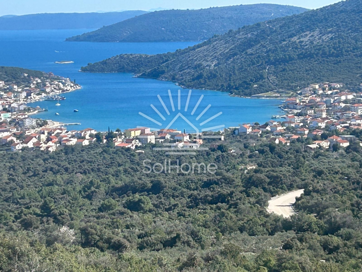 Razkošne vile s pogledom na morje v bližini Trogirja / Vinišće