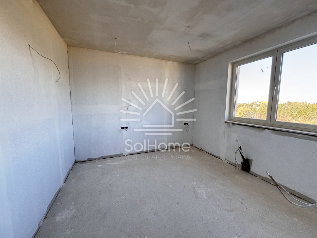 Družinska vila z bazenom in panoramskim pogledom na morje v bližini Zadra