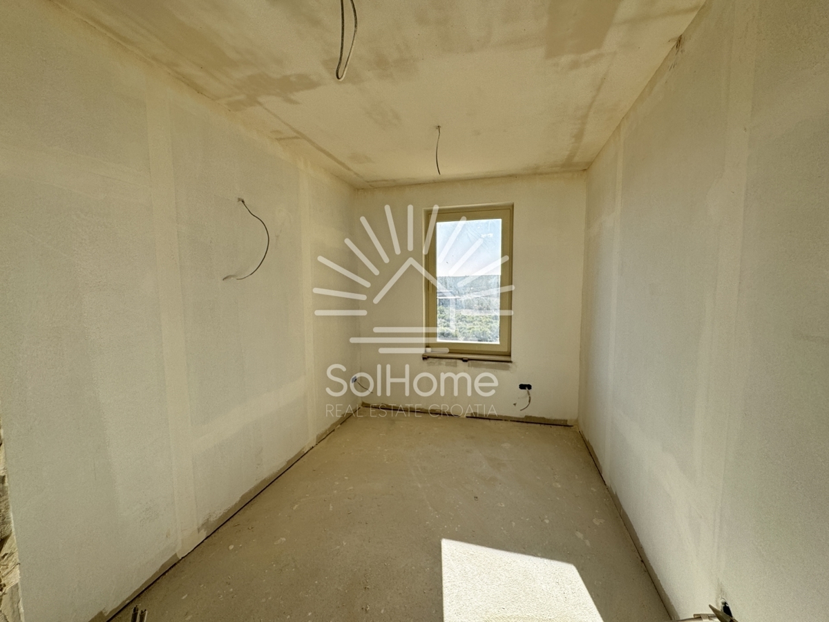 Družinska vila z bazenom in panoramskim pogledom na morje v bližini Zadra