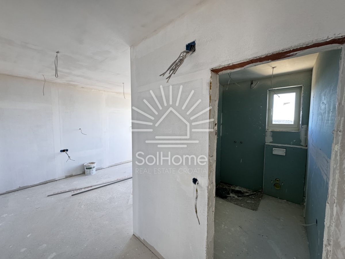 Družinska vila z bazenom in panoramskim pogledom na morje v bližini Zadra