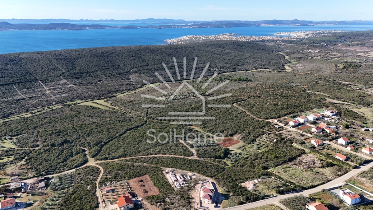 Družinska vila z bazenom in panoramskim pogledom na morje v bližini Zadra