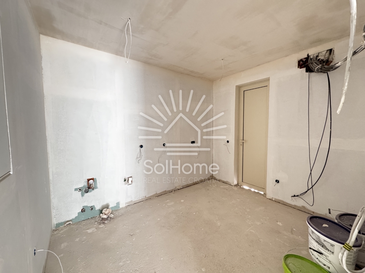 Družinska vila z bazenom in panoramskim pogledom na morje v bližini Zadra