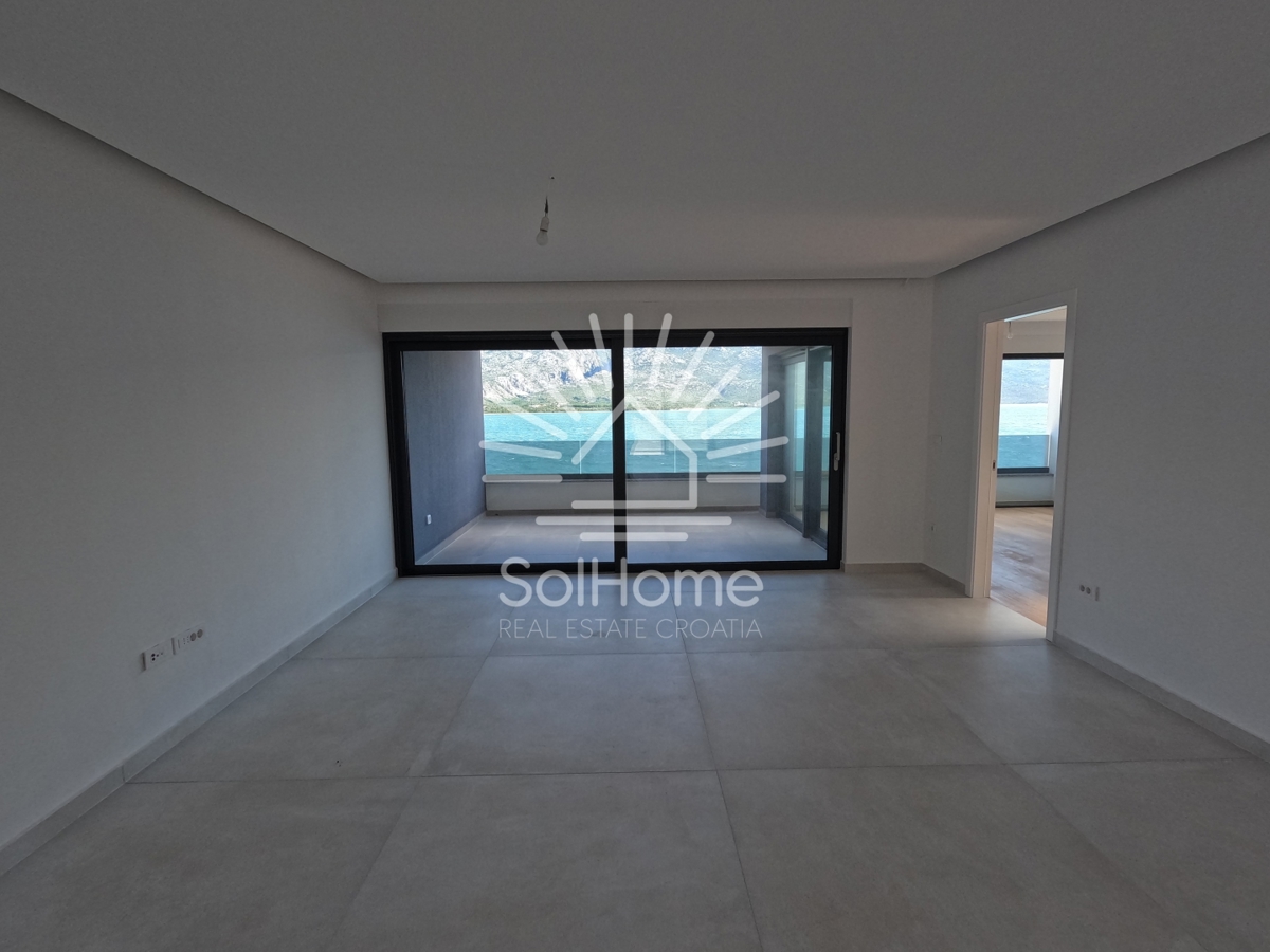 VIDEO - Penthouse 1. vrstica do morja v bližini Zadra