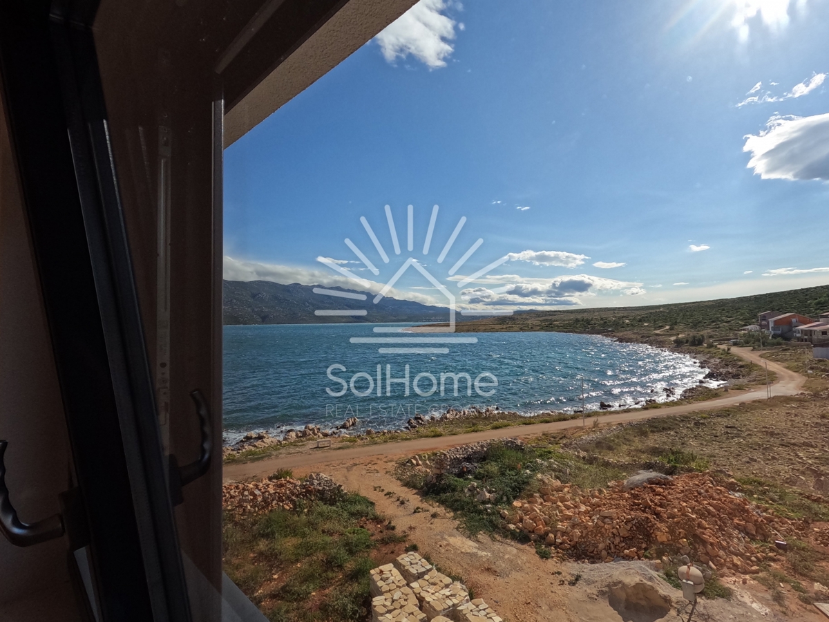 VIDEO - Penthouse 1. vrstica do morja v bližini Zadra