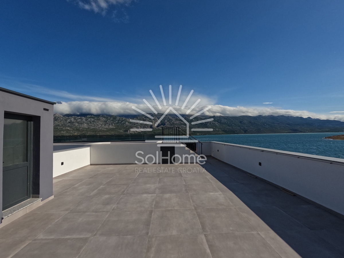 VIDEO - Penthouse 1. vrstica do morja v bližini Zadra