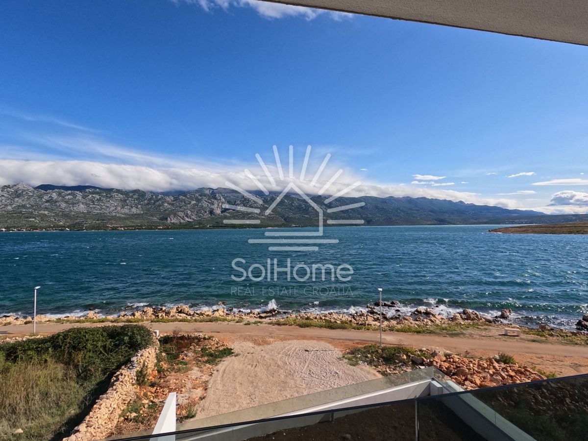 VIDEO - Penthouse 1. vrstica do morja v bližini Zadra