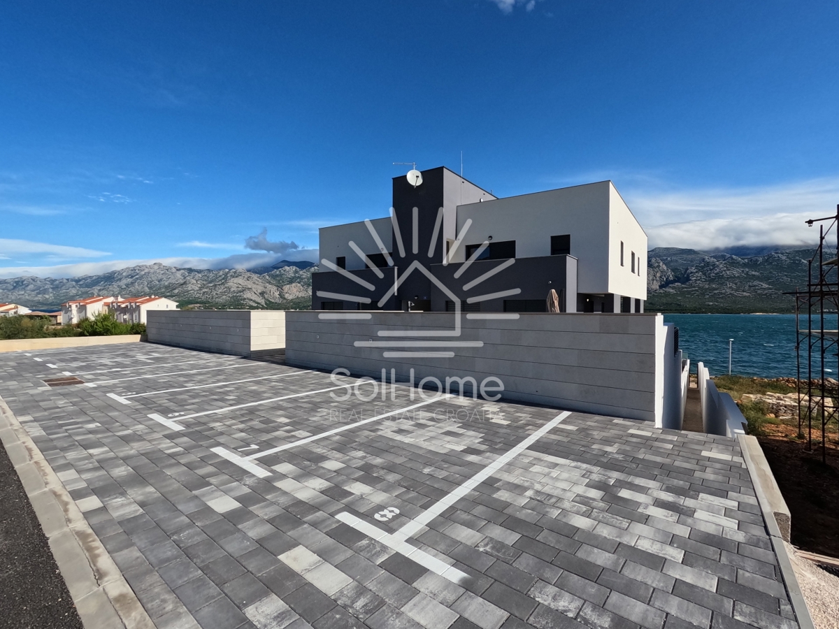 VIDEO - Penthouse 1. vrstica do morja v bližini Zadra