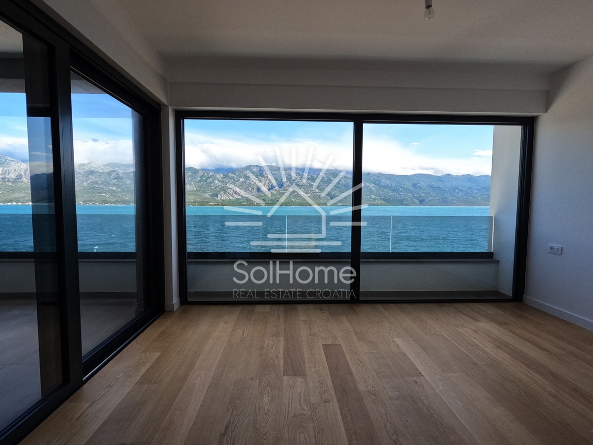 VIDEO - Penthouse 1. vrstica do morja v bližini Zadra
