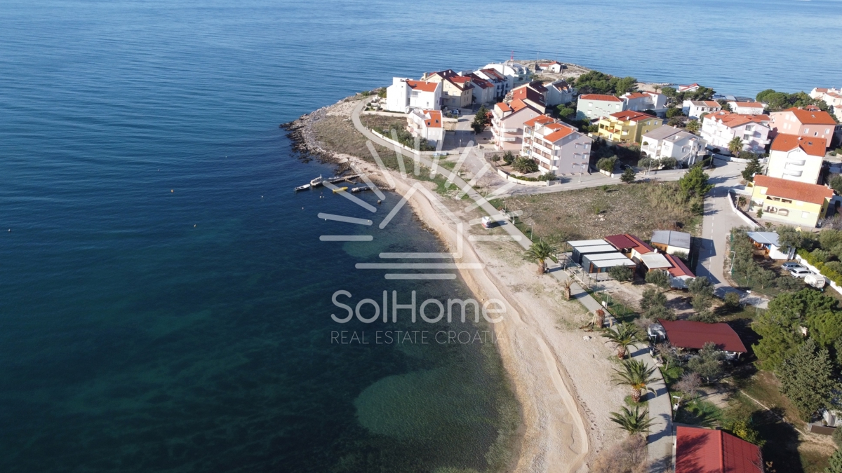 Stan v prvi vrsti ob morju - ob sami obali