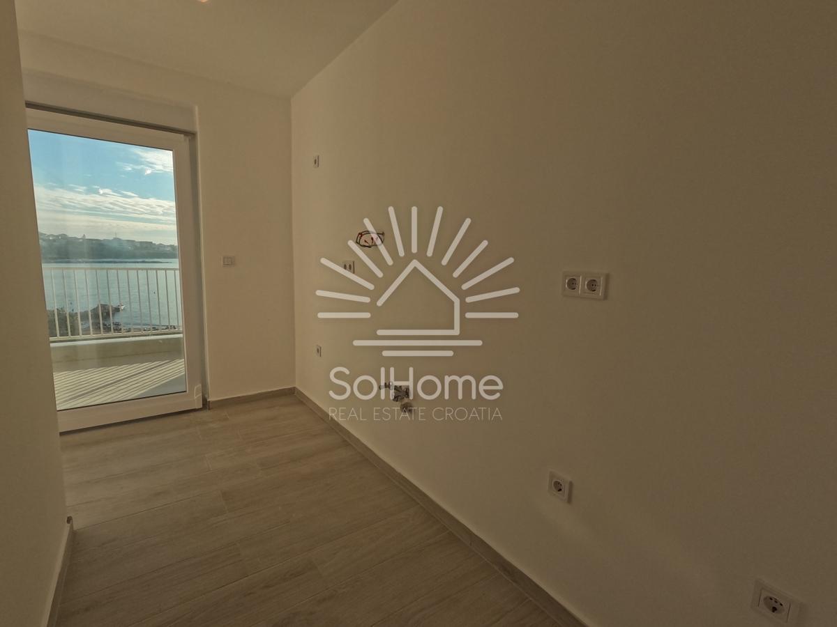 Stan v prvi vrsti ob morju - ob sami obali