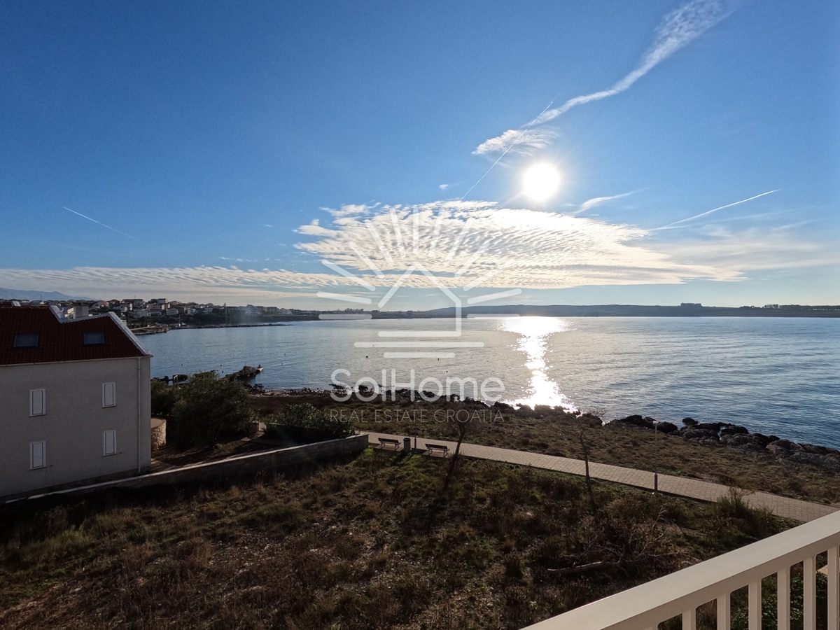 Stan v prvi vrsti ob morju - ob sami obali