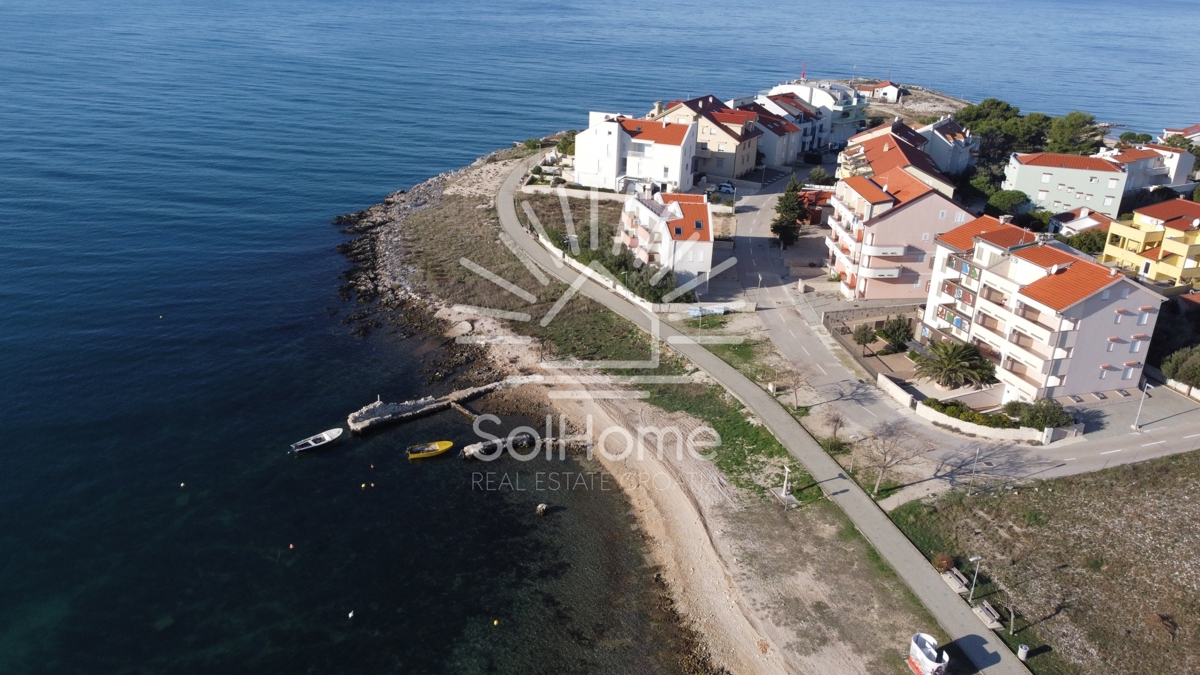 Stan v prvi vrsti ob morju - ob sami obali