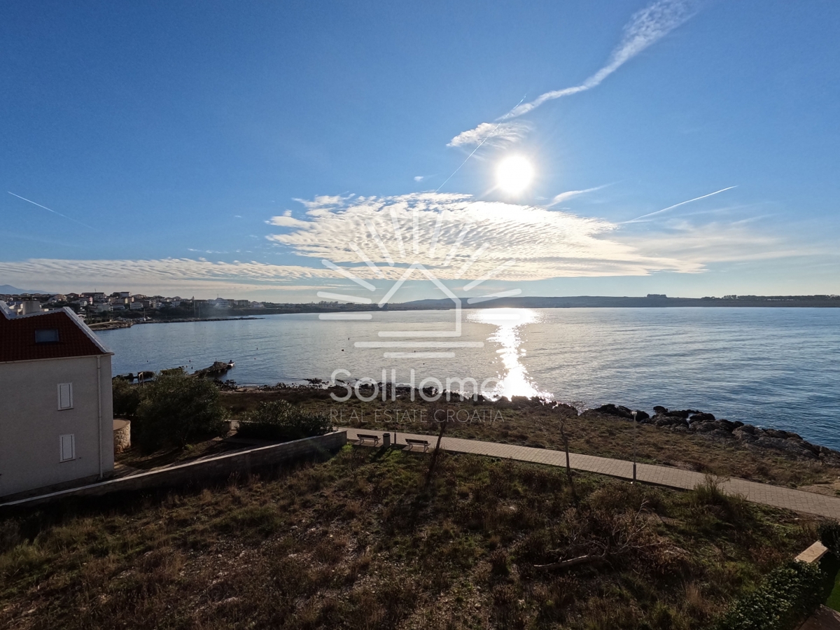 Stan v prvi vrsti ob morju - ob sami obali