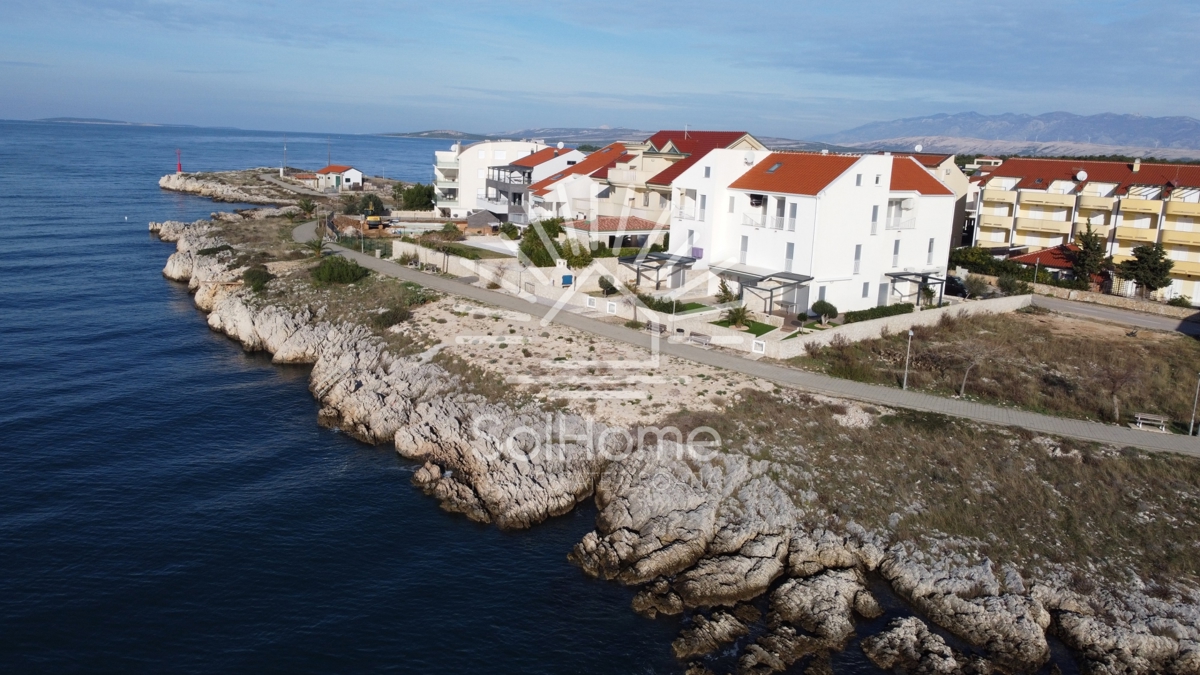 Stan v prvi vrsti ob morju - ob sami obali