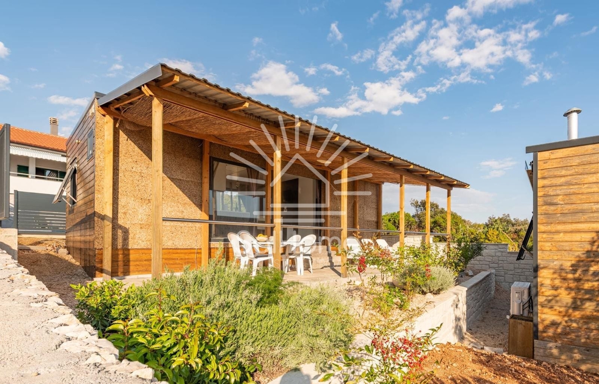 Hiša ob morju z mobilnimi hiškami - Hrvaška