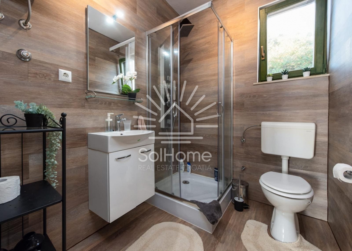 Hiša ob morju z mobilnimi hiškami - Hrvaška