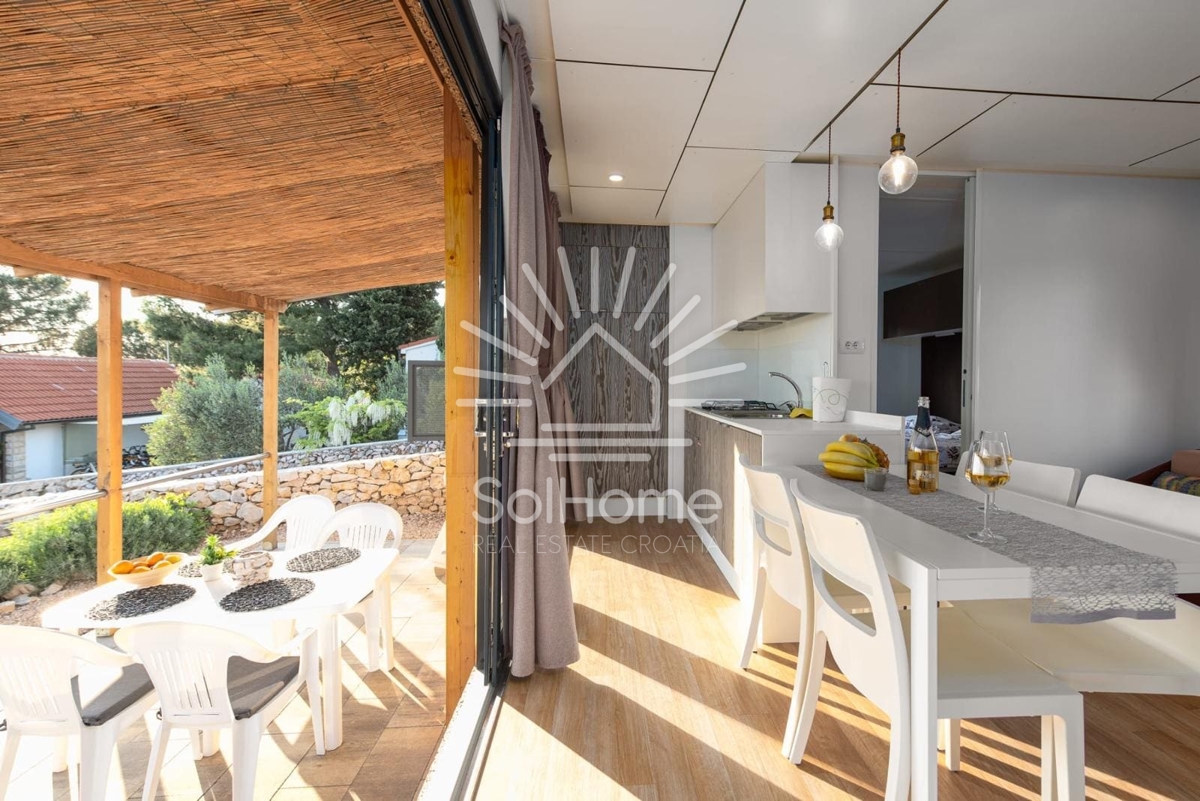 Hiša ob morju z mobilnimi hiškami - Hrvaška