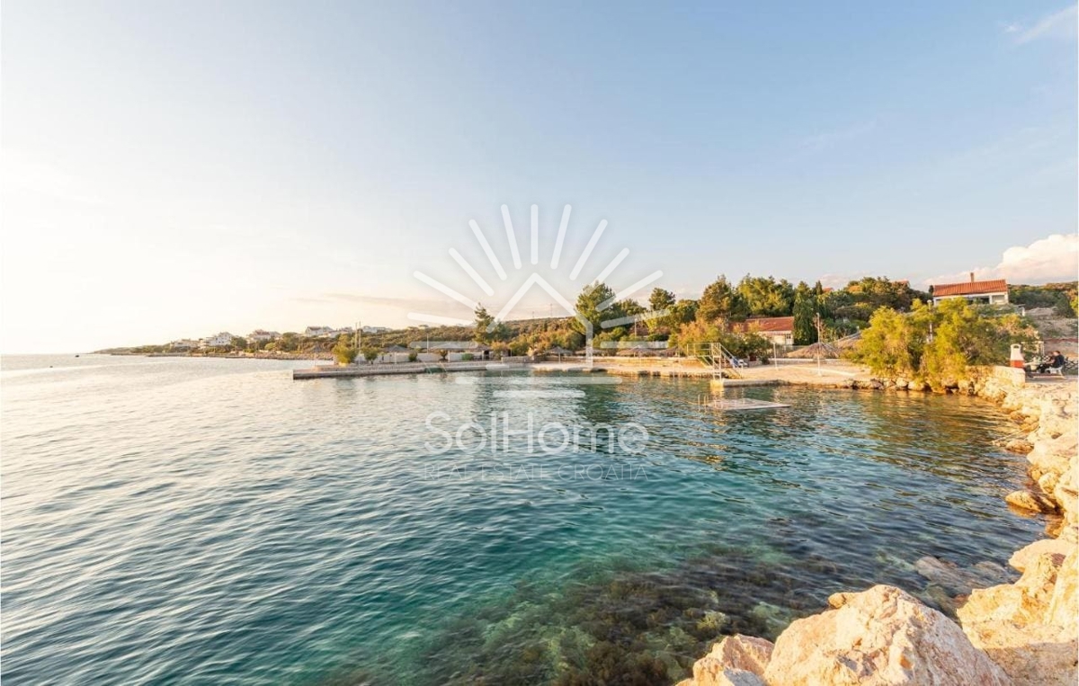 Hiša ob morju z mobilnimi hiškami - Hrvaška