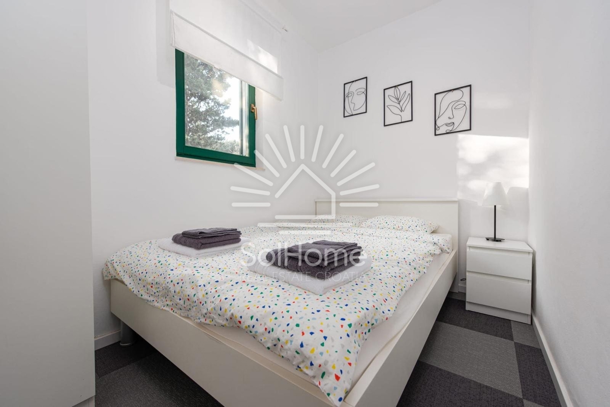 Hiša ob morju z mobilnimi hiškami - Hrvaška