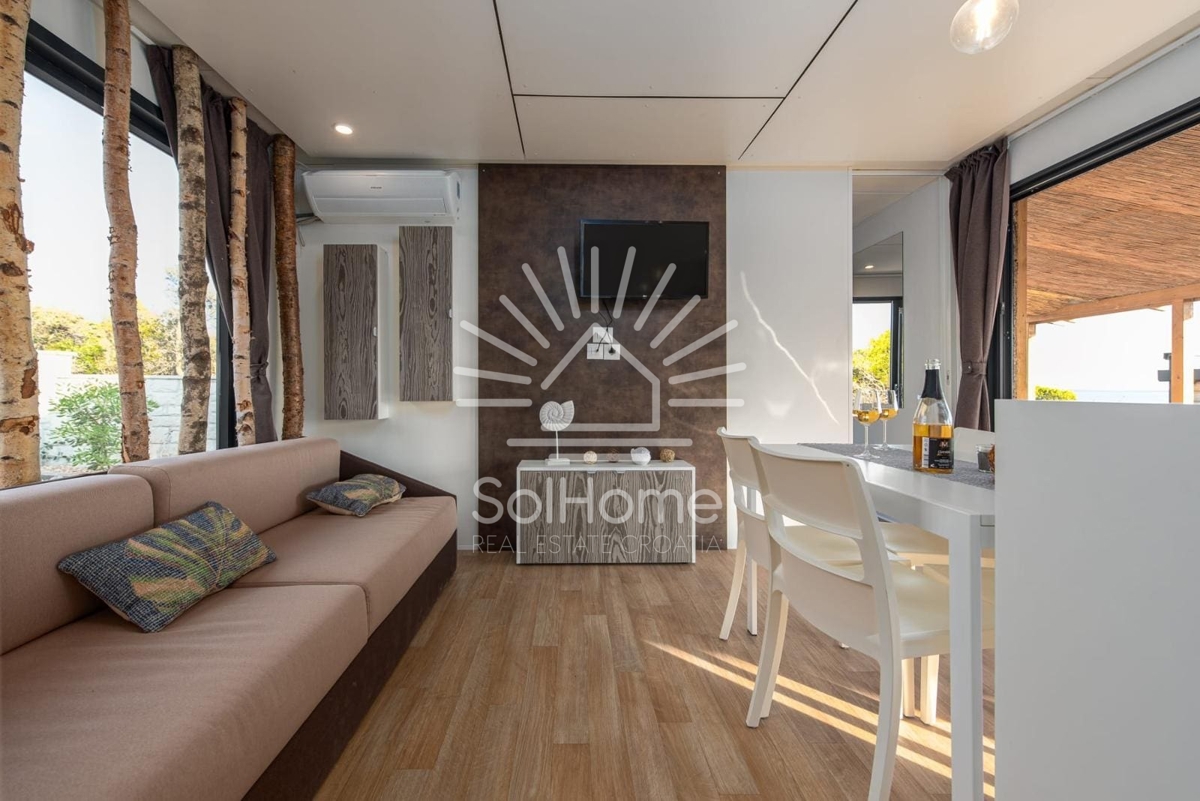 Hiša ob morju z mobilnimi hiškami - Hrvaška