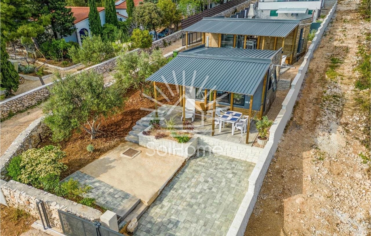 Hiša ob morju z mobilnimi hiškami - Hrvaška