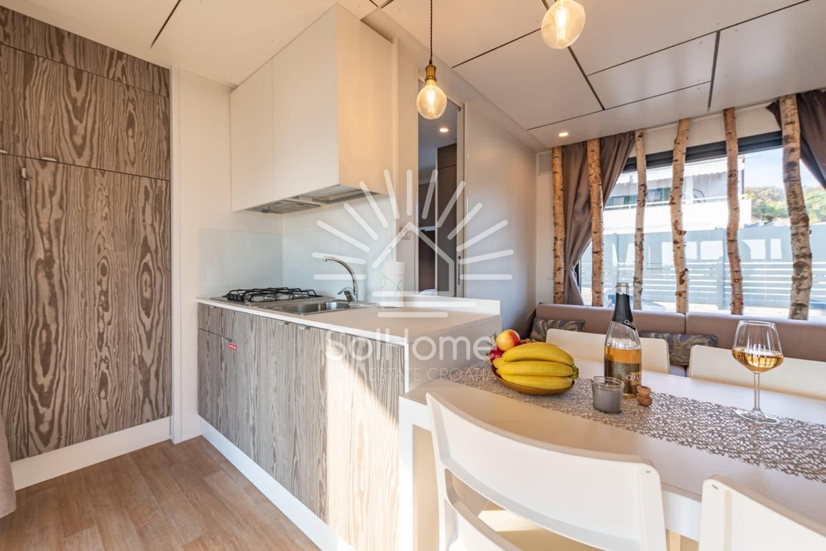 Hiša ob morju z mobilnimi hiškami - Hrvaška