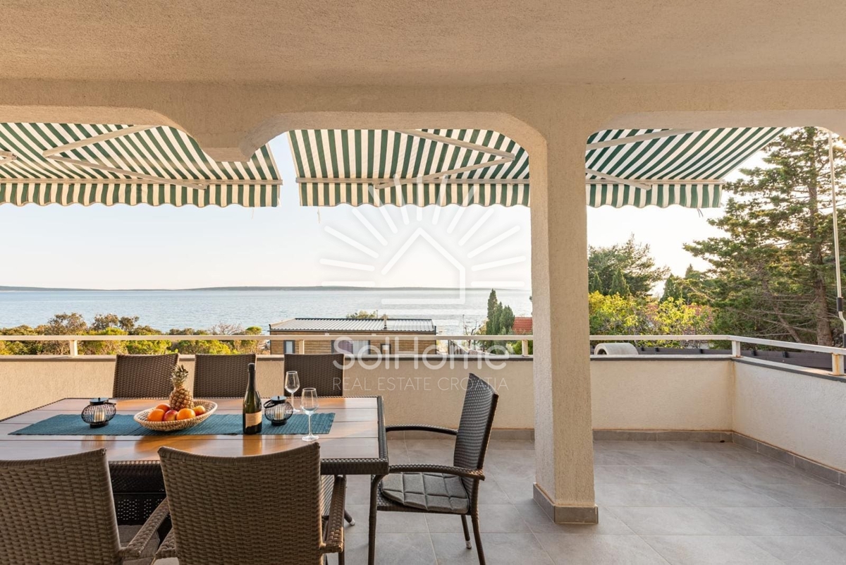 Hiša ob morju z mobilnimi hiškami - Hrvaška