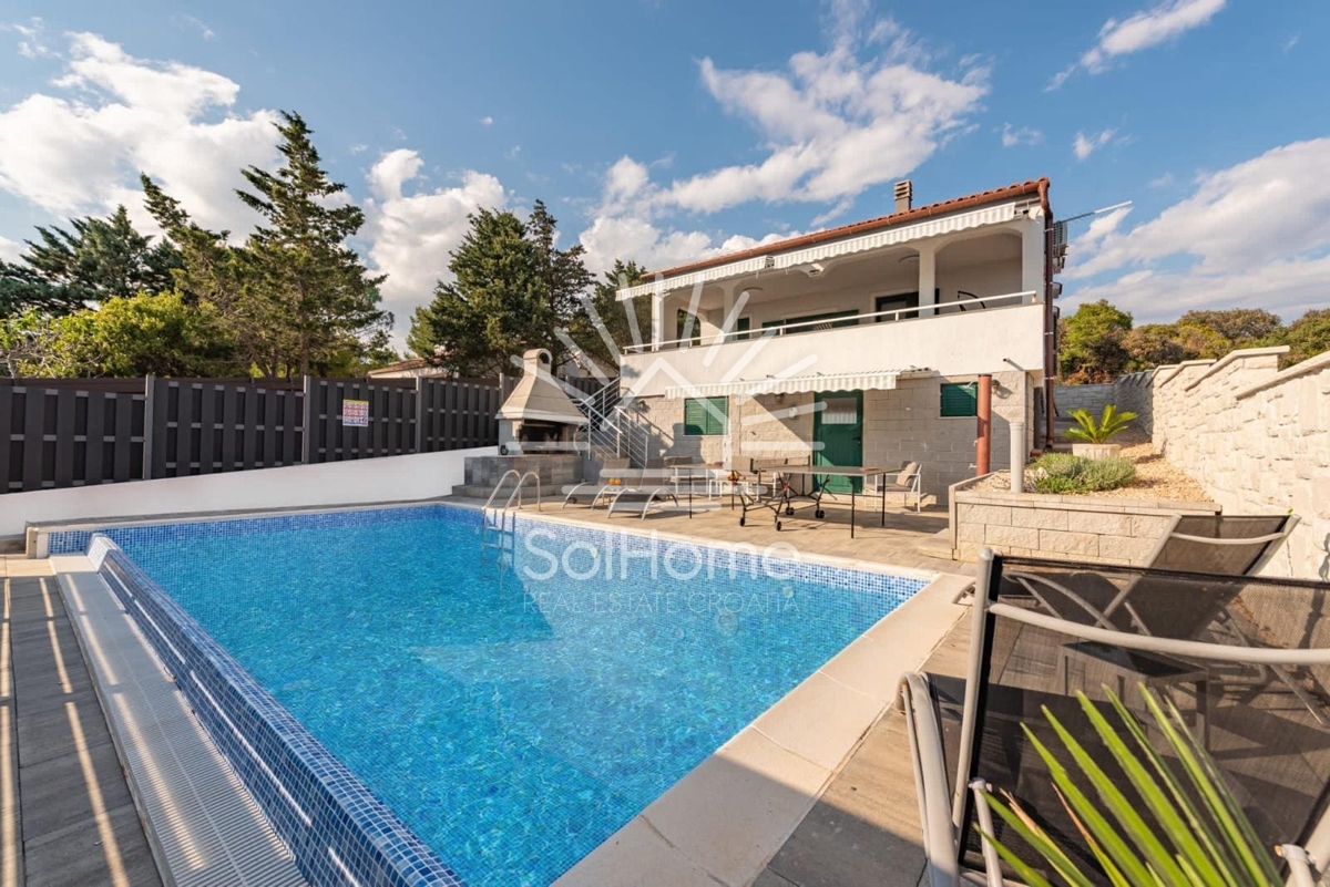 Hiša ob morju z mobilnimi hiškami - Hrvaška