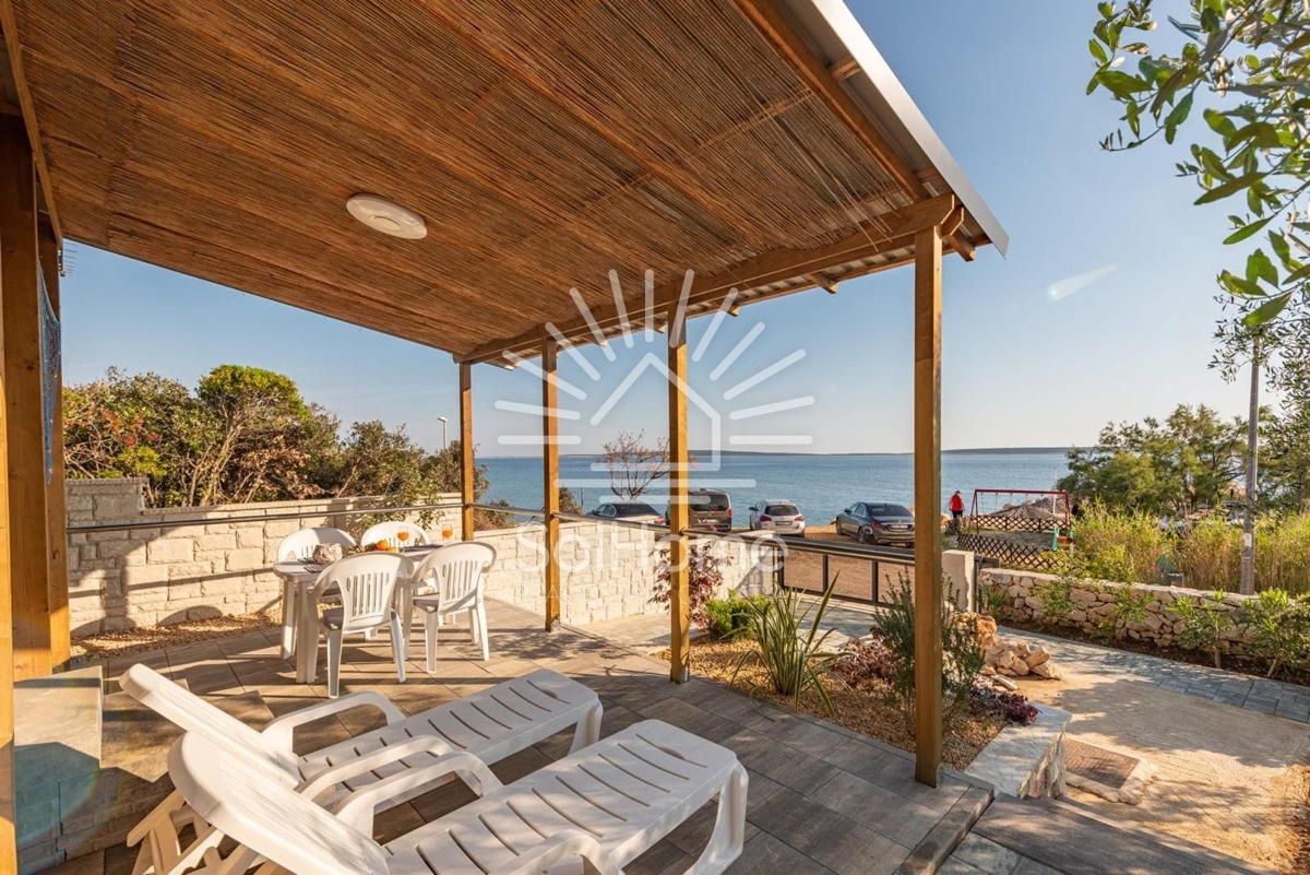 Hiša ob morju z mobilnimi hiškami - Hrvaška