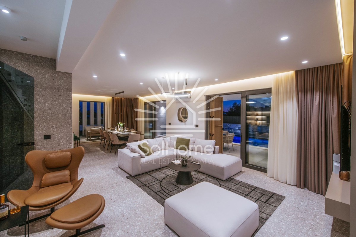 Razkošna vila ob morju v Bibinjah.