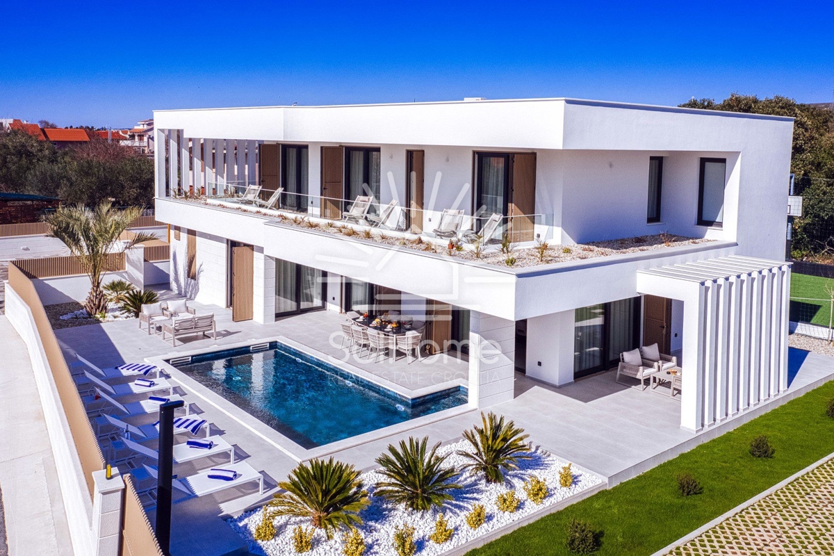 Razkošna vila ob morju v Bibinjah.