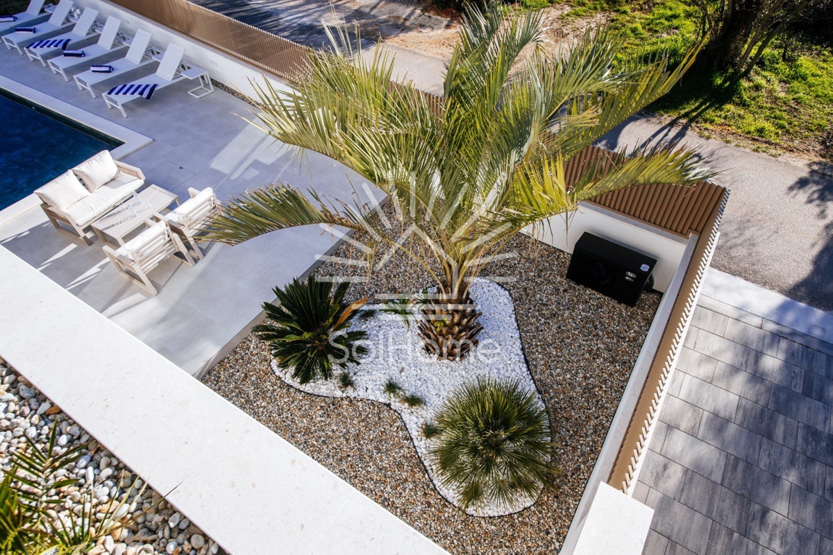 Razkošna vila ob morju v Bibinjah.