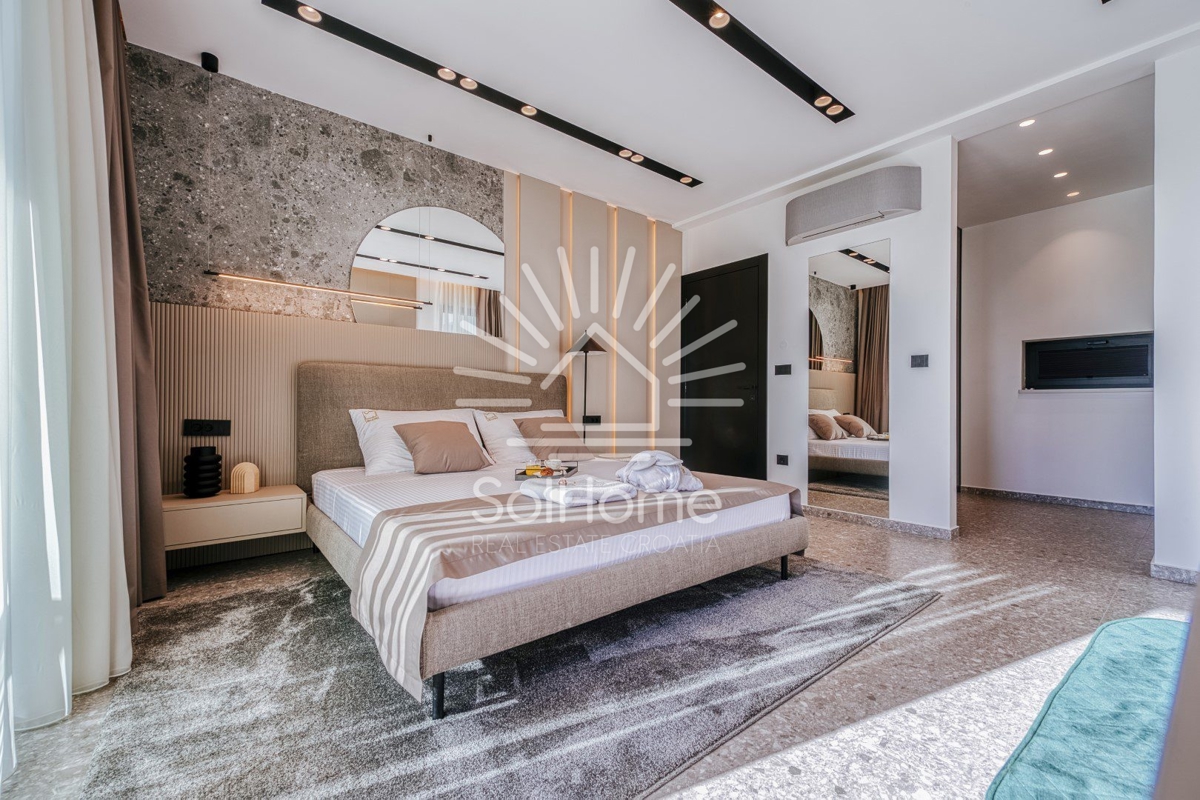 Razkošna vila ob morju v Bibinjah.