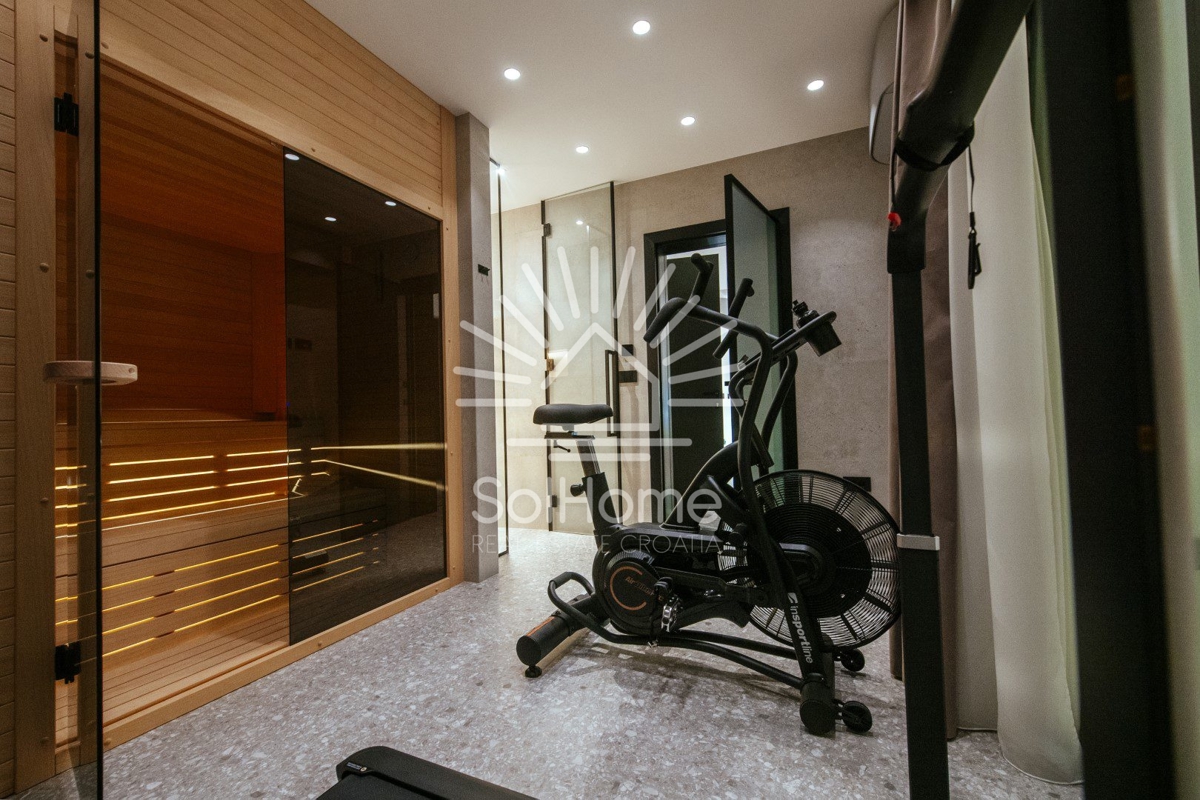 Razkošna vila ob morju v Bibinjah.