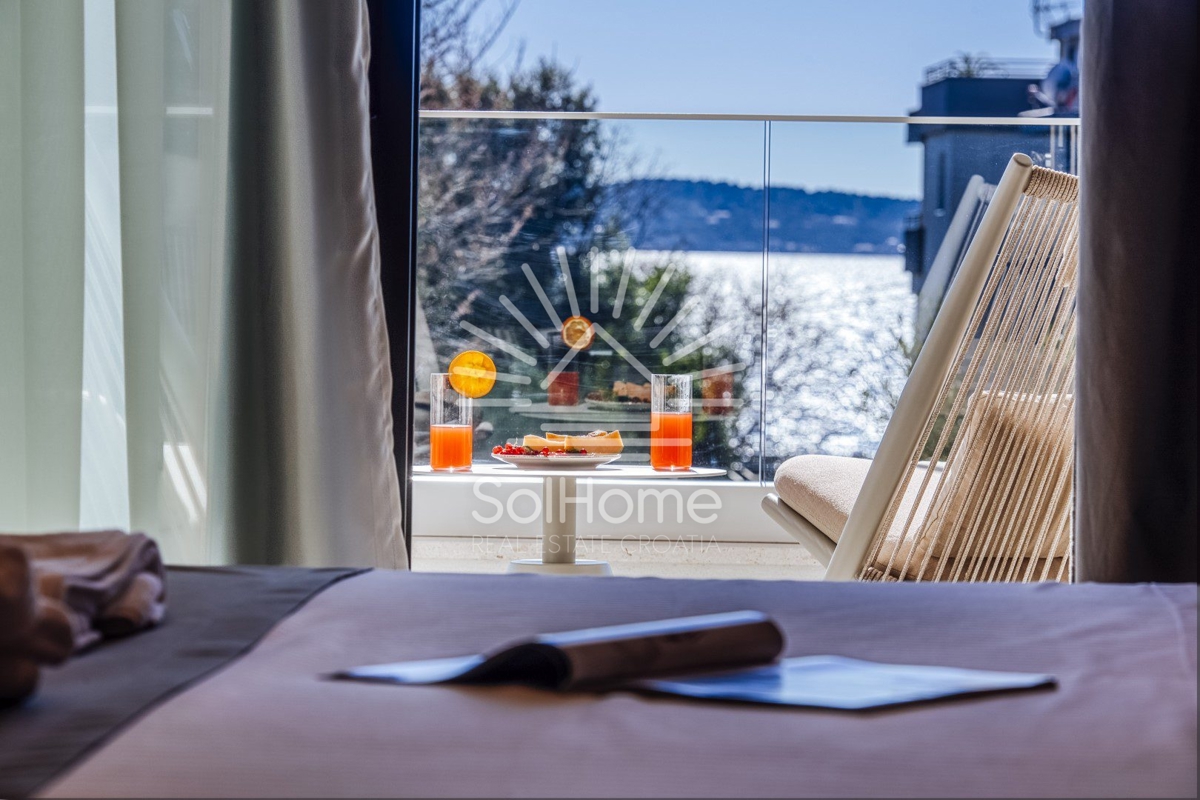 Razkošna vila ob morju v Bibinjah.