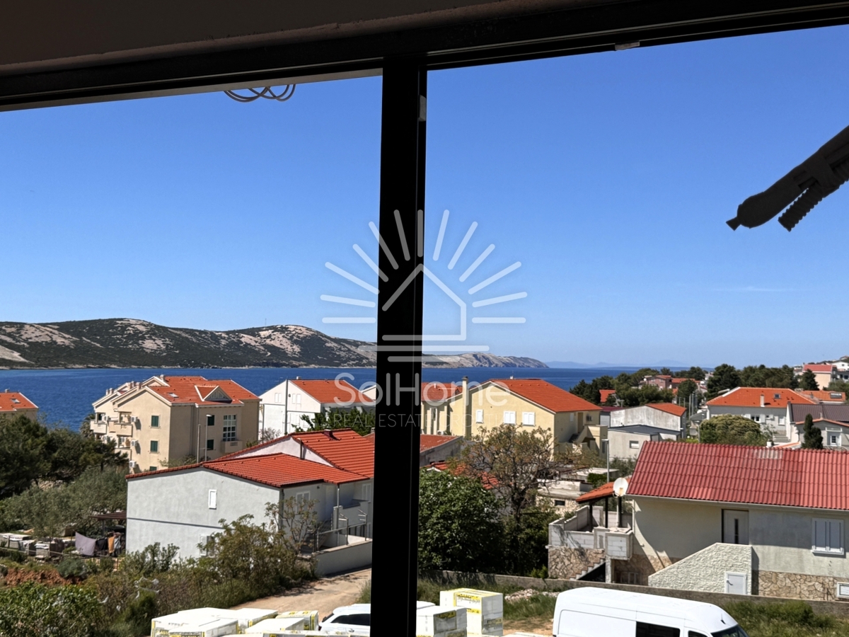 Penthouse apartmaji ob morju v Novalji