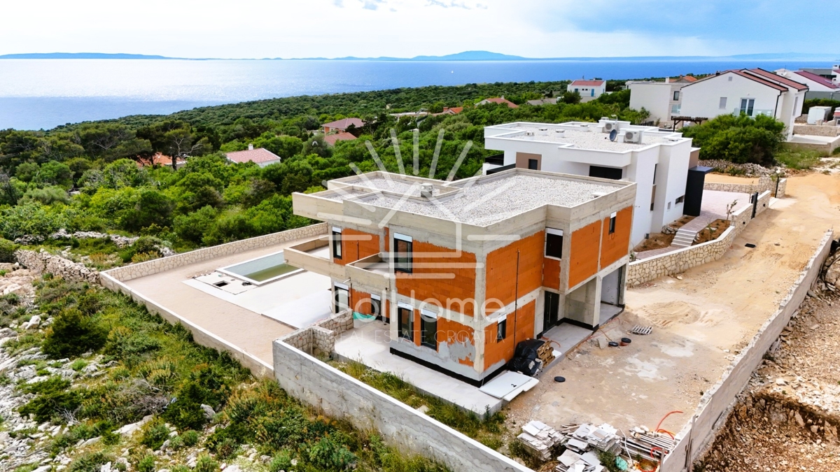 Hiša z panoramskim pogledom na morje in bazenom v Novalji.