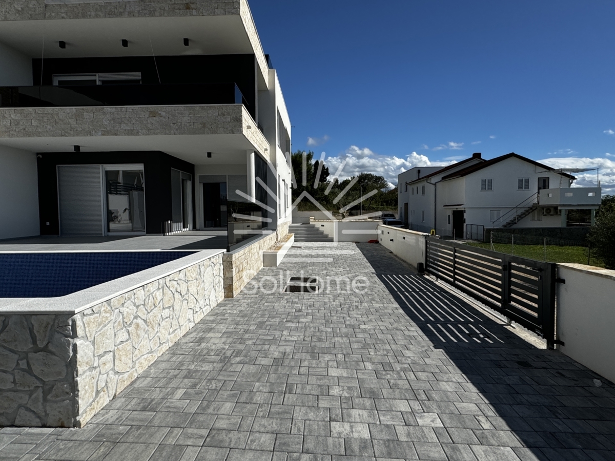 Na prodajo - Hiša sanj z bazenom in pogledom na morje - Rtina, Hrvaška