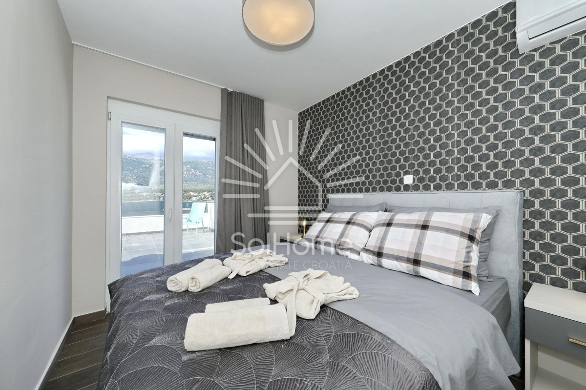 Hiša v prvi vrsti ob morju s bazenom in spektakularnim razgledom - Zadarska regija