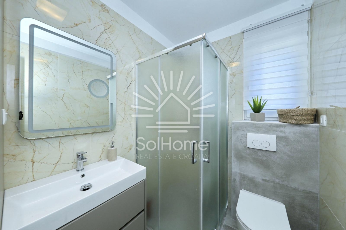 Hiša v prvi vrsti ob morju s bazenom in spektakularnim razgledom - Zadarska regija