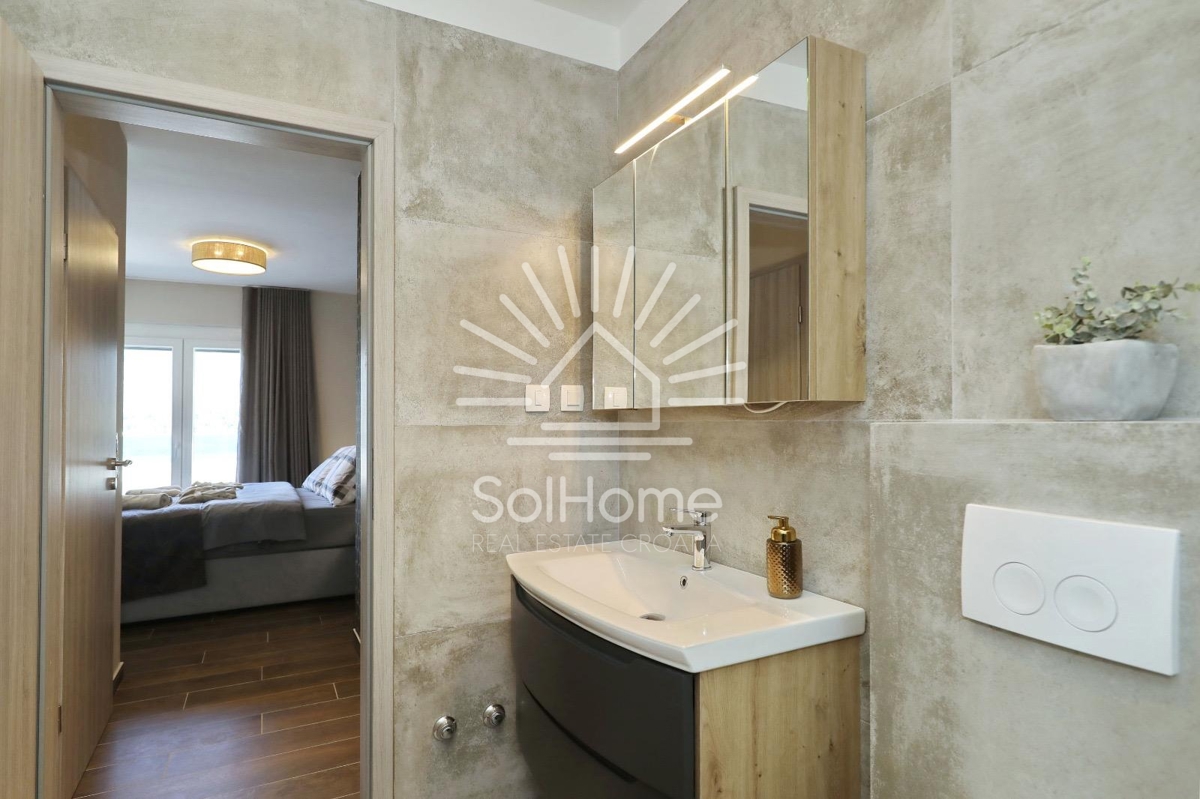 Hiša v prvi vrsti ob morju s bazenom in spektakularnim razgledom - Zadarska regija