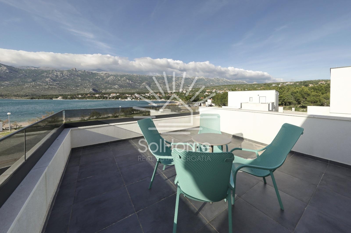 Hiša v prvi vrsti ob morju s bazenom in spektakularnim razgledom - Zadarska regija